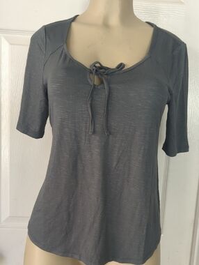 Maurices Gray Tie-Front Short Sleeve Tee: Pit To Pit 18 Inch